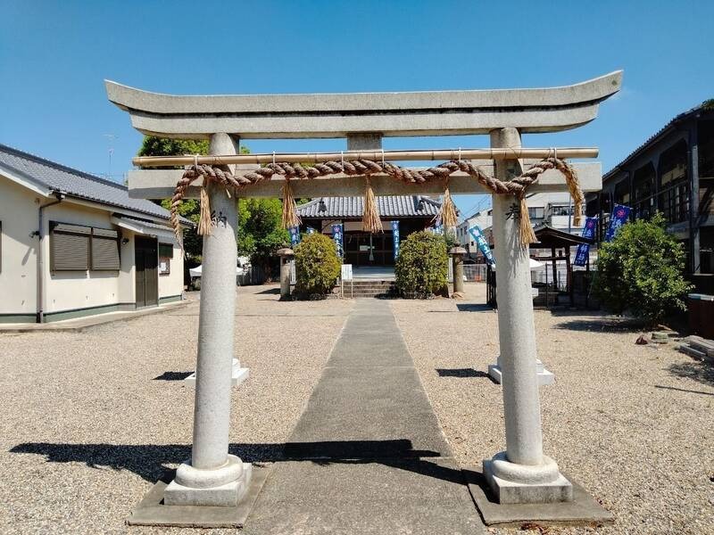 Ubusuna Shrine / Kamimabushi - Torii Gate